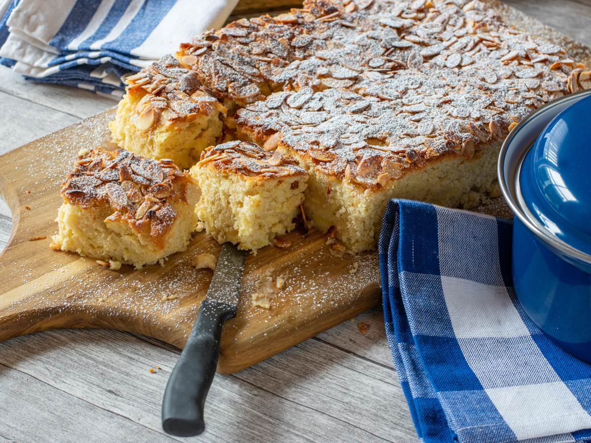 Prăjitură-cu-iaurt-și-fulgi-de-migdale-1200X900